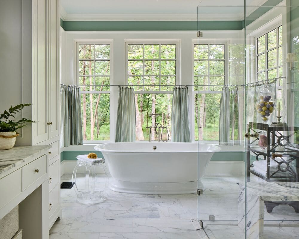 JPG-Marvin_Ultimate_SouthernLiving_2025_Int_UDHG2_BthRm (1)